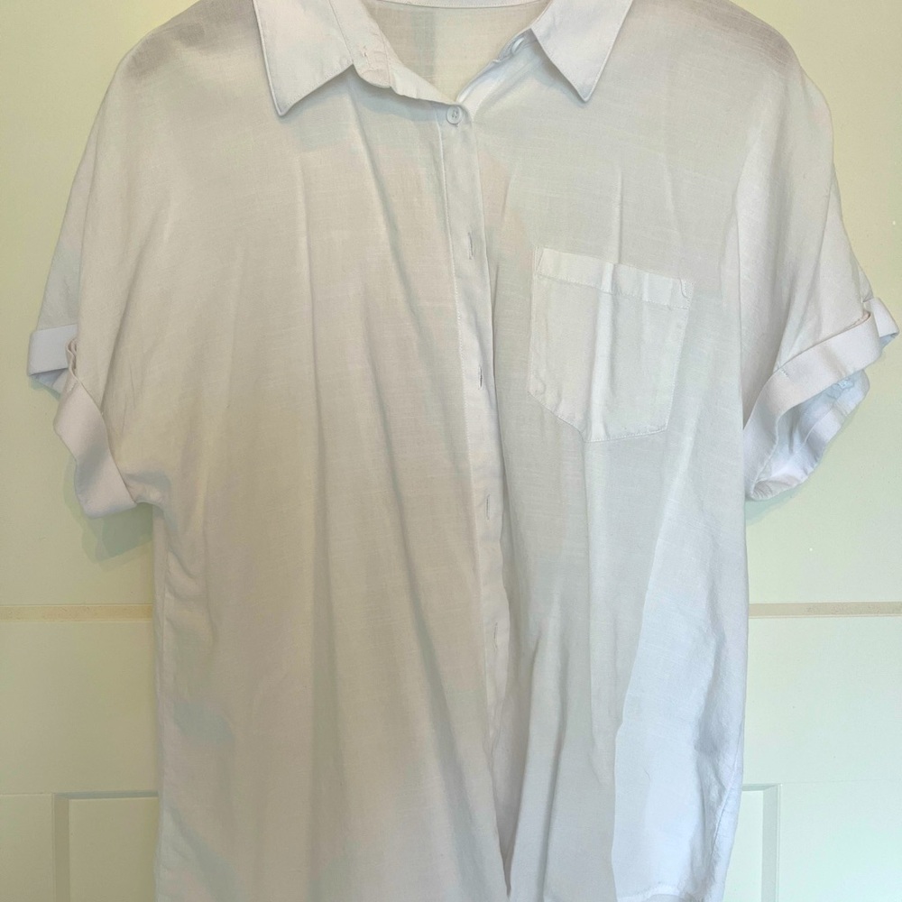 White linen button front blouse.